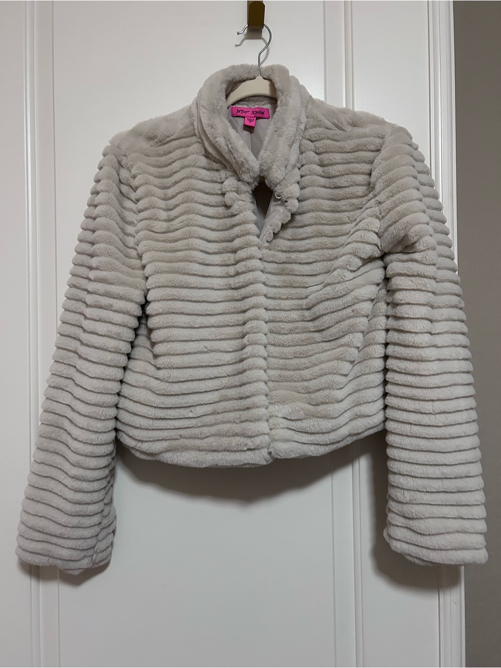 🫦💄🍦Betsey Johnson Cropped Cream Ribbed Faux Fur Jacket🍉🌈🦄